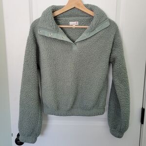 SO Size XS Sherpa Light Green sweatshirt 🎉